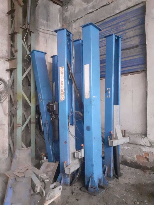 Продаётся автомобильный подъёмник для легковых автомобилей.