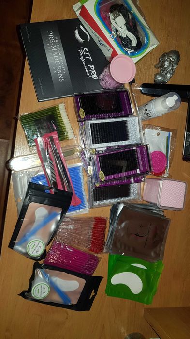 Set profesional complet pentru extensii gene –