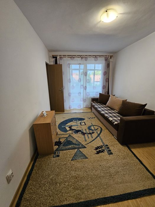 Închiriez garsoniera