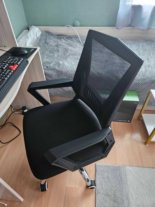 Офис стол или за детска стая