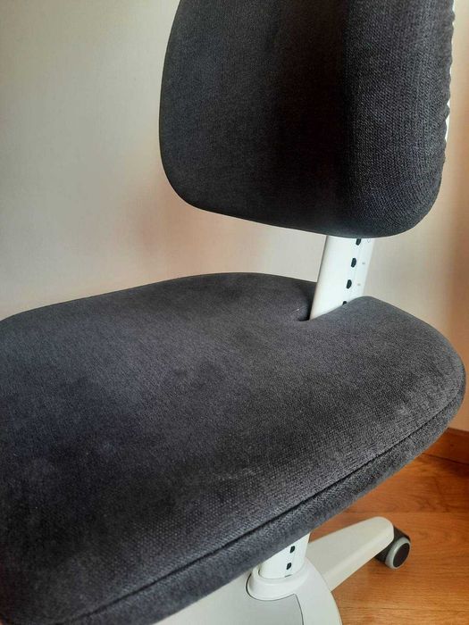 Стол за бюро подходсш за деца,, ергономичен