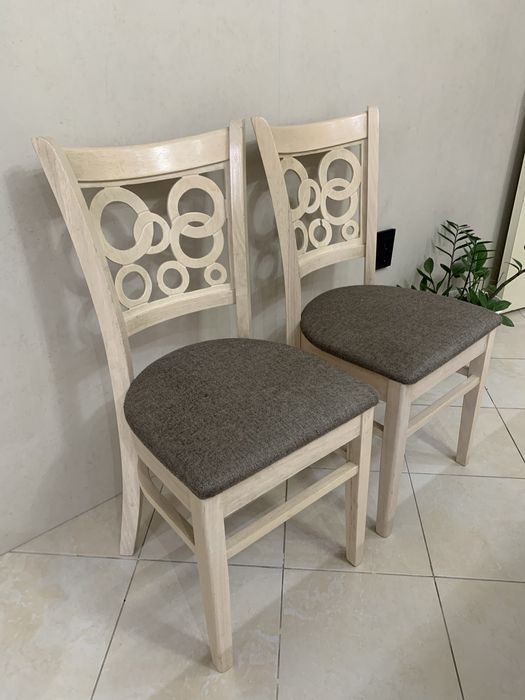 Продается комплекст стульев (4 штуки) для кухни