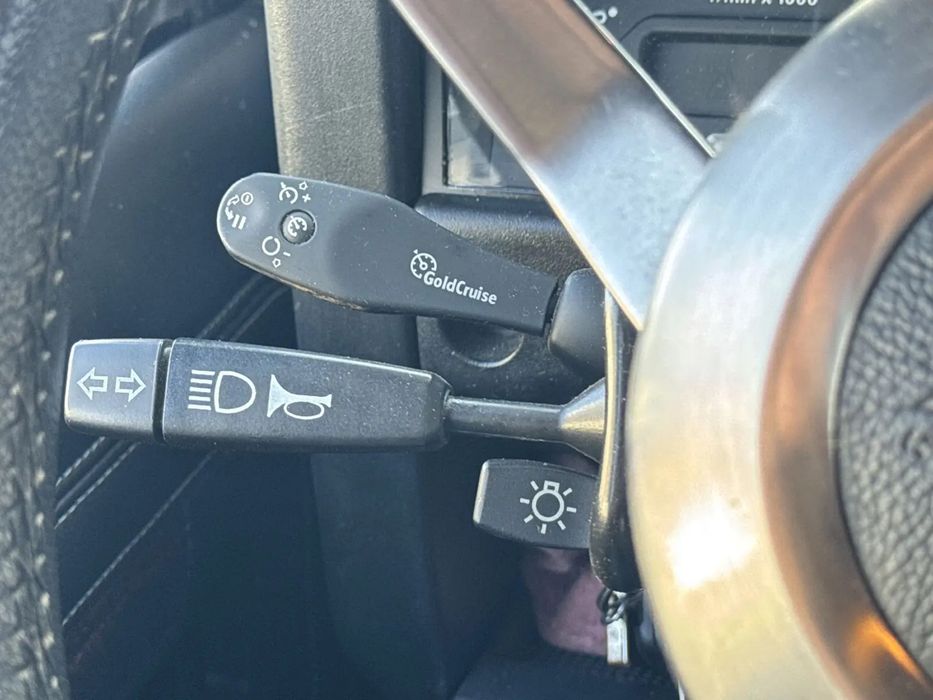 Land Rover Defender 2.4 TD 110 SW S Car 2009