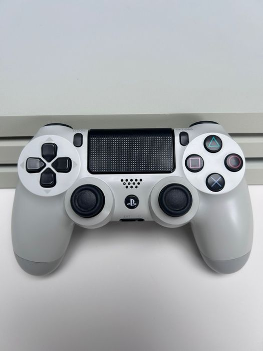 PlayStation 4 pro Glacier white 1TB