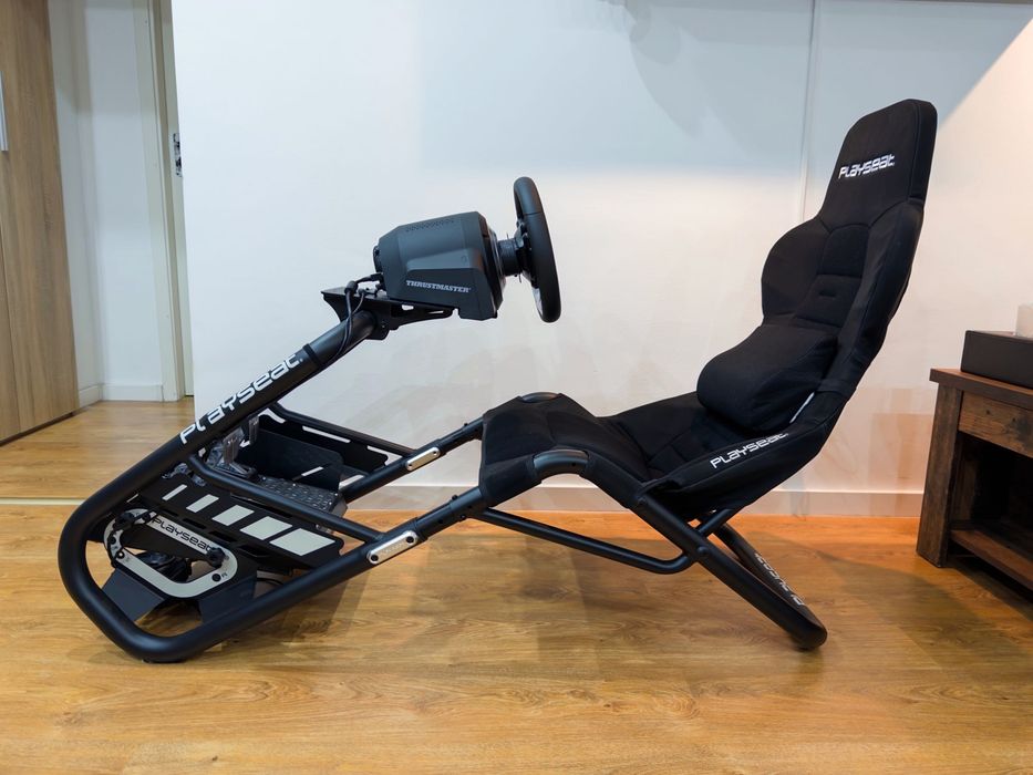 Setup Sim Racing: Playseat Trophy + Thrustmaster T-GT II + Pedale T-LCM (Load Cell)