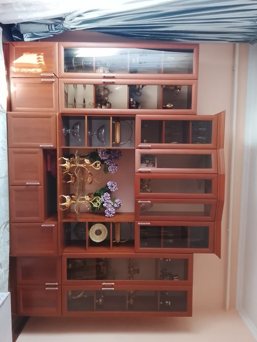 Срочна продаётся стенка в хорошем состоянии