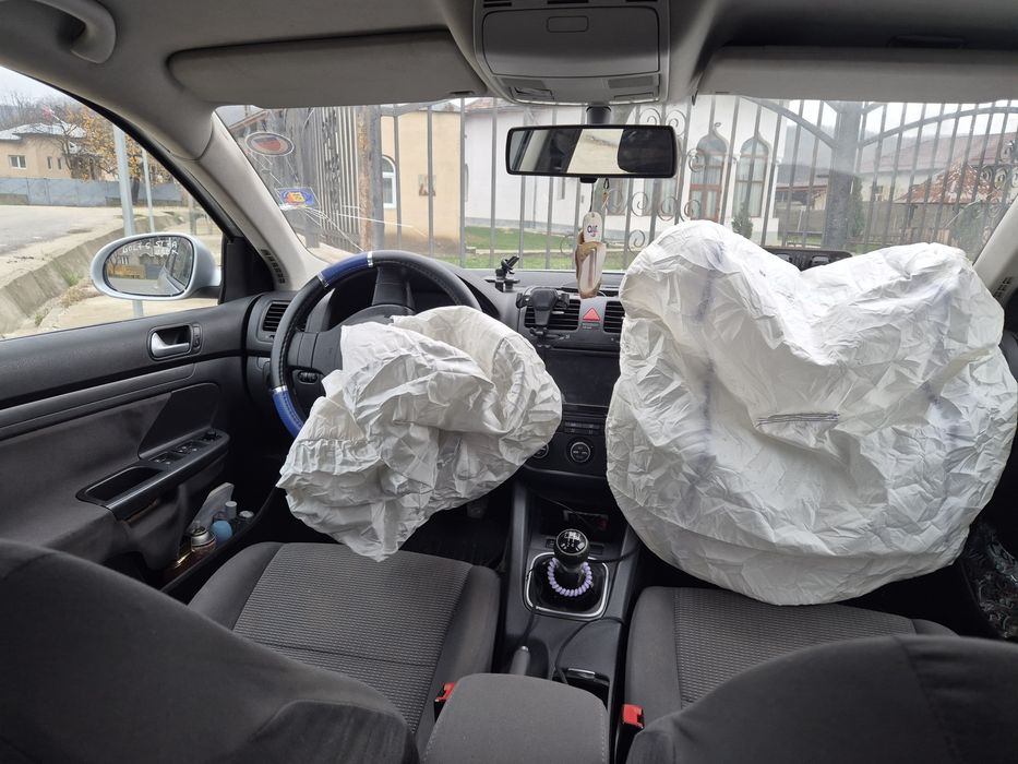 Vand sau dezmembrez Golf 5 break 1.9Tdi  2007 cod motor BXE