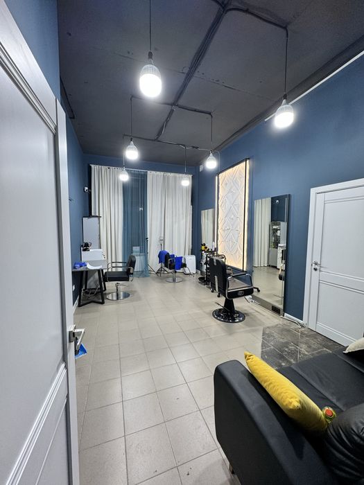 Сдам кресло в отдельном кабинете