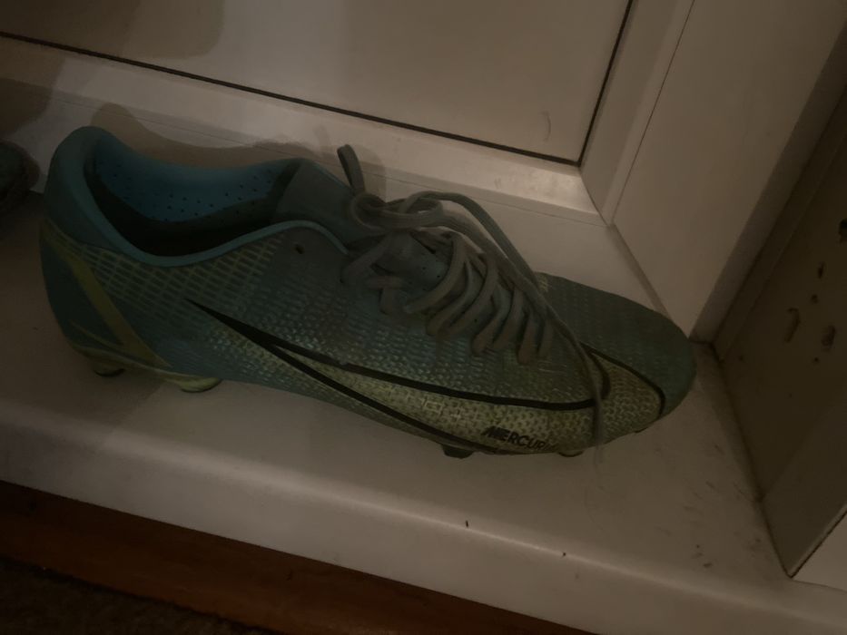 Бутсий Футболний Naik