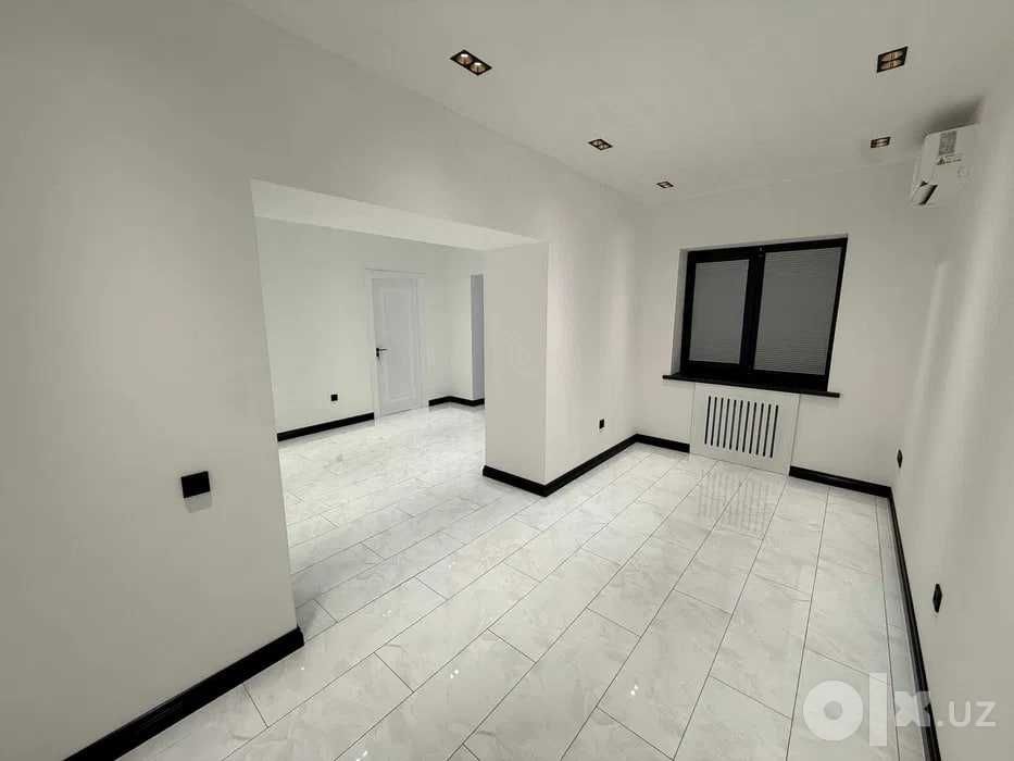 Сдаю в Аренду в  Центре Ц-6 UZBAT | Евроофис 120 м² | 1-я линия |