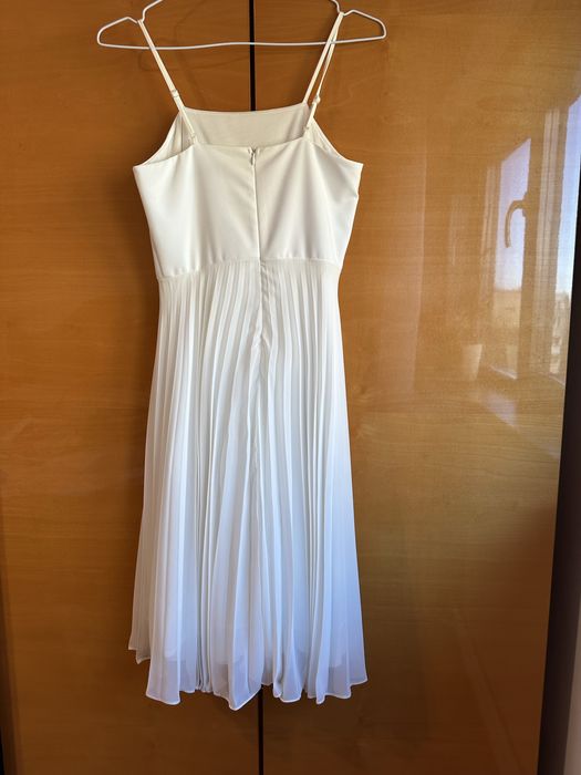 Rochie alba cu pliseuri