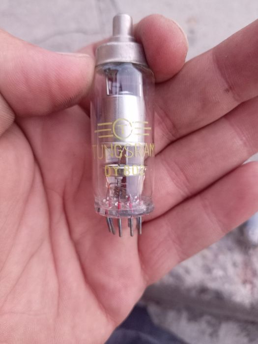 Стари радио телевизионни лампи