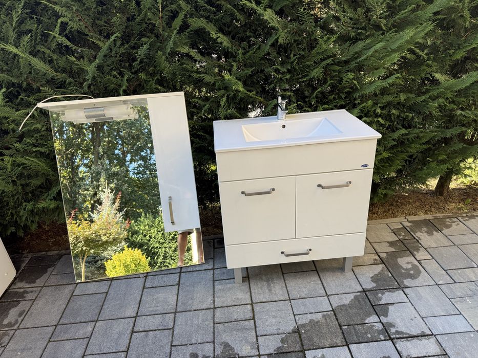 Mobilier pentru baie si cada