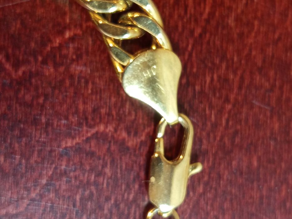 Масивна позлатена гривна