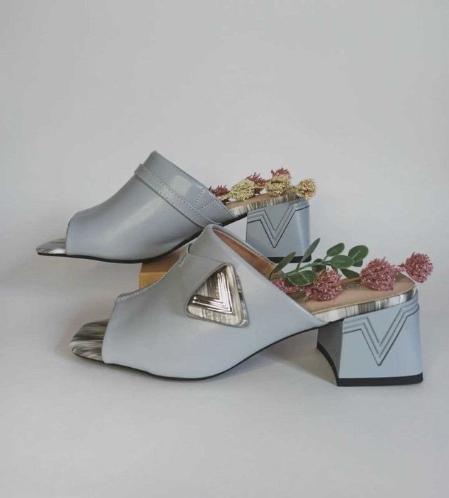 Шлепки на каблуке Женская обувь