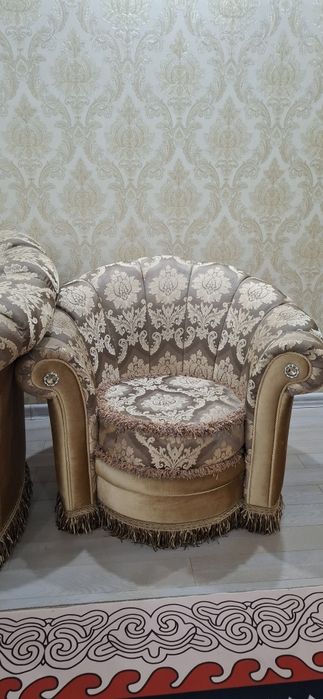 Диван с крысломь