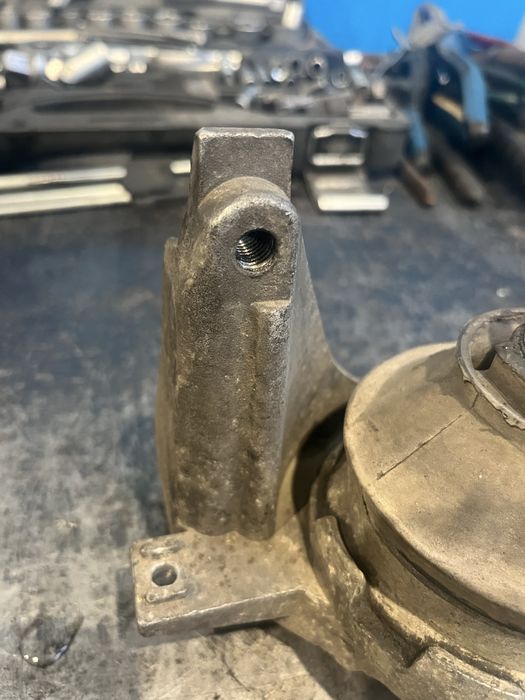 Подушка двигатель ауди 2.8