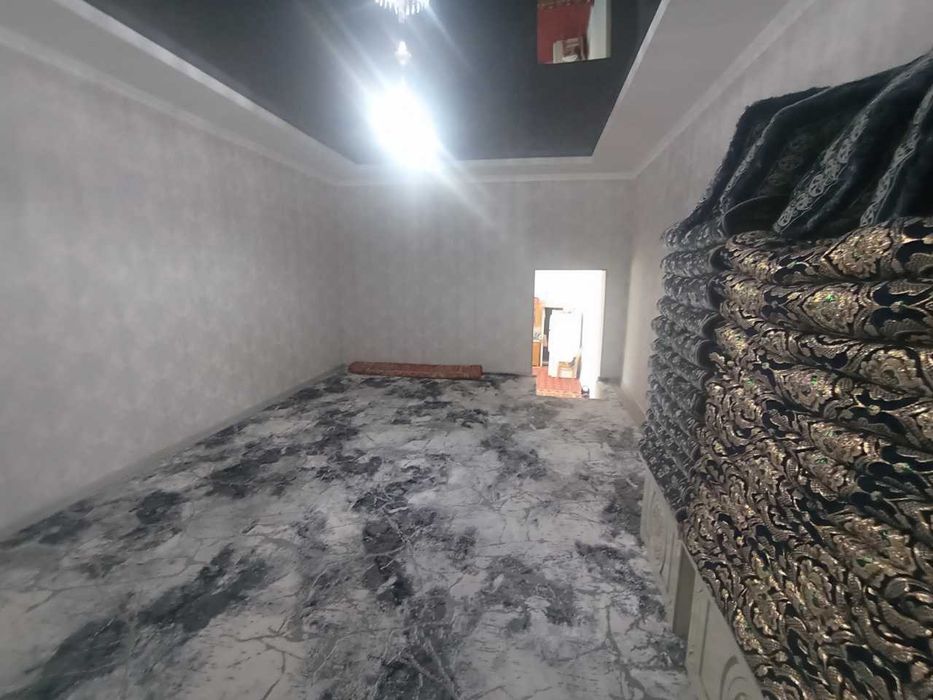 Nurafshon shahrida 7 xonali hovli joy sotiladi