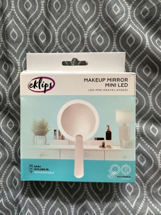 Лед огледало за грим