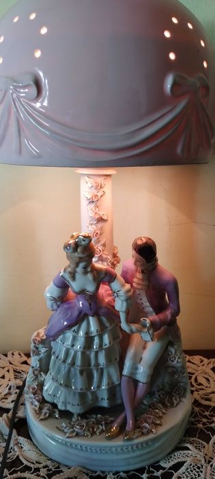 Lampa / Veioza superba din porțelan