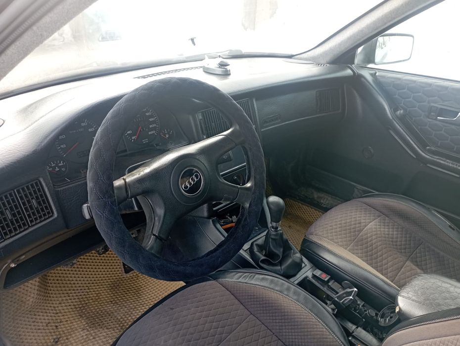 Автомобиль  Ауди 80Б 4