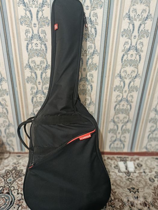 Gitara sotiladi 1 million 300 ming sum holati yangi ishlatilmagan!