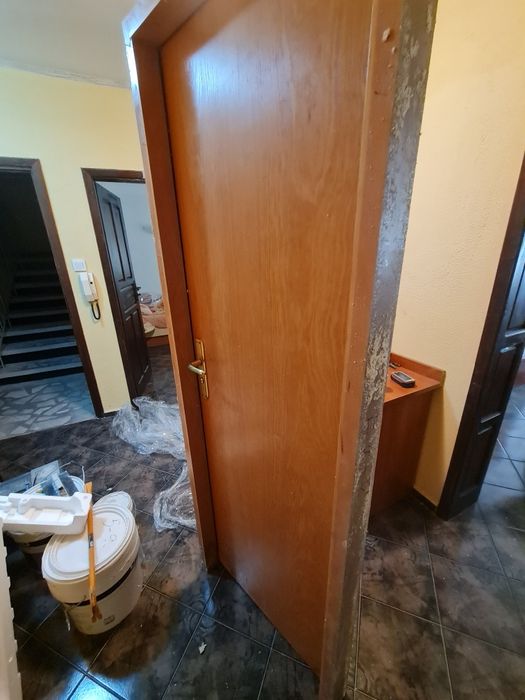 Врата , врати за баня интериорни, брави