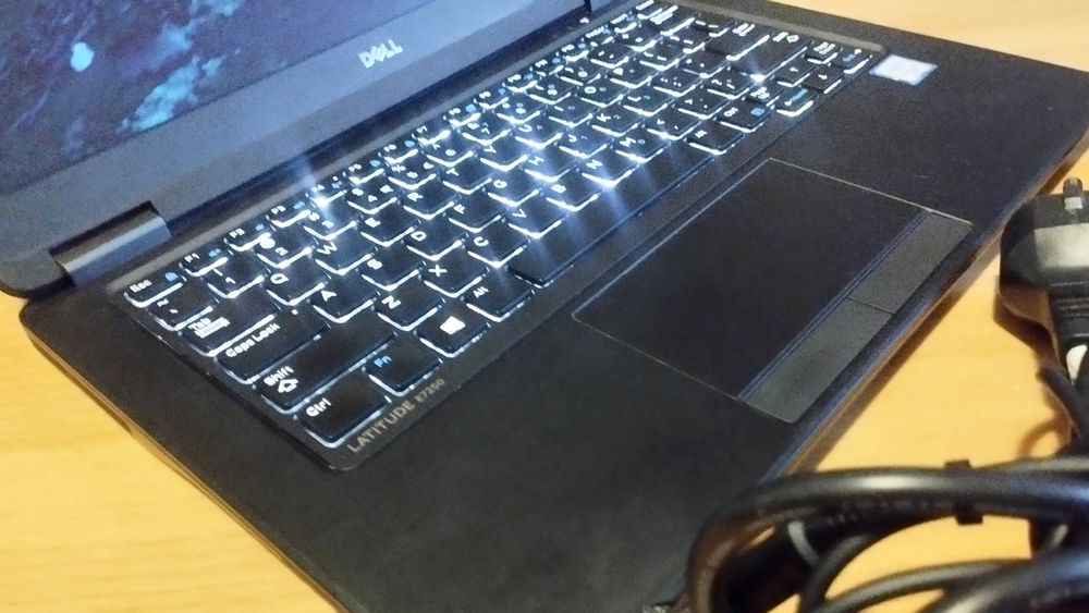 Dell Latitude 12,2 inch Core I7, 8GB RAM, Stocare 256GB, bat. 3 ore