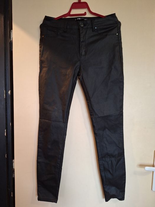 Дамски дънки и панталони