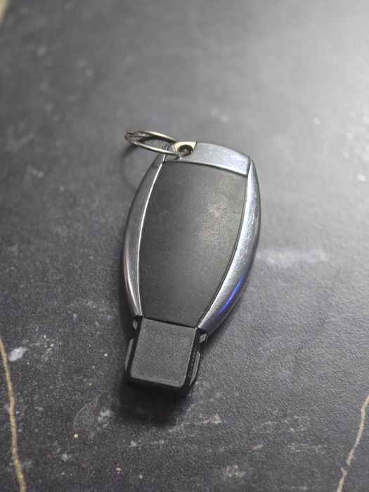 Vând cheie mercedes benz