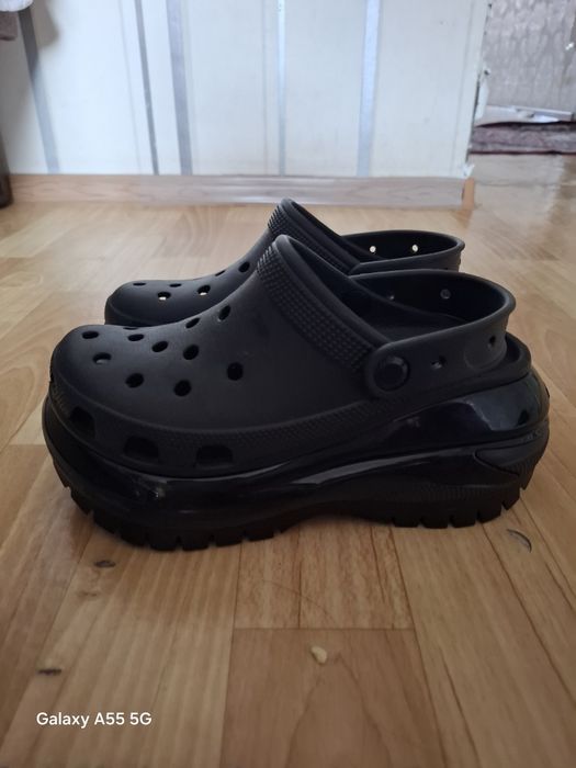 Crocs  lconic comfort
