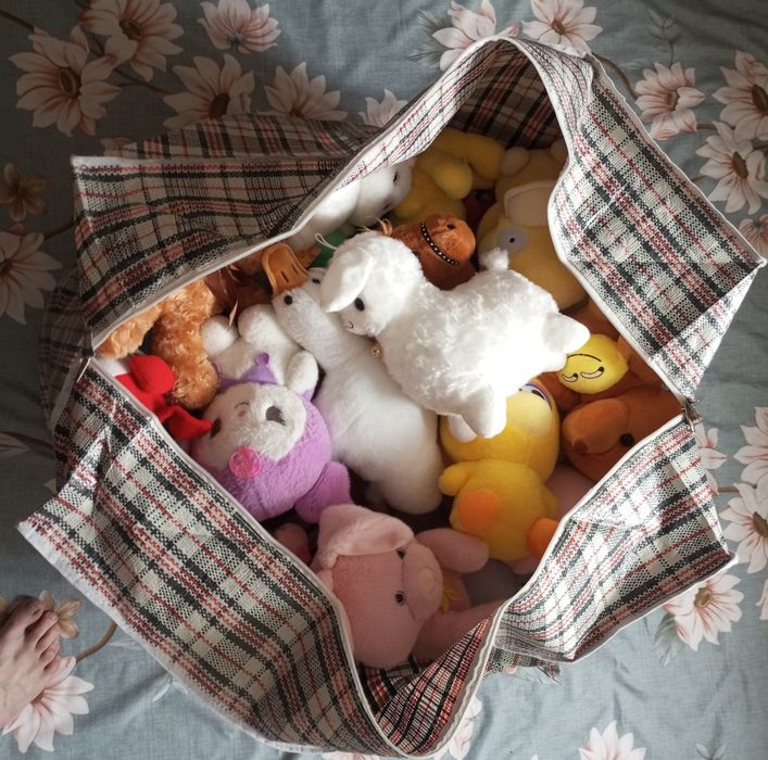 Продам дёшево игрушки 80 штук