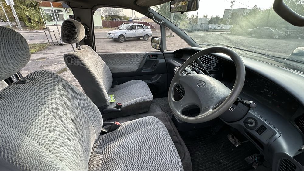 Toyota Estima Lucida 1994 год