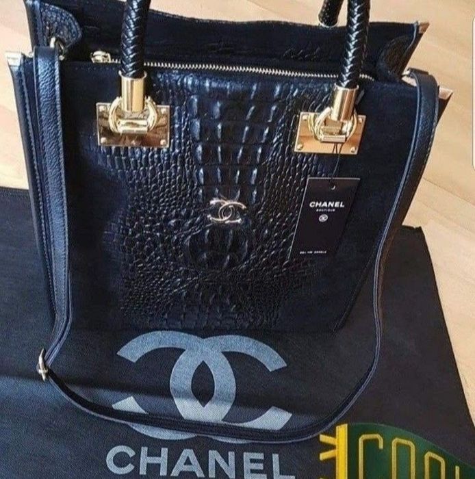 Geanta damă piele naturala 100%,model croco,logo metalic auriu,saculet