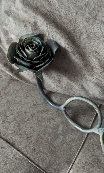 Подарок роза из металла Love