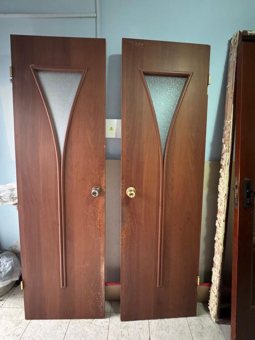 Двери межкомнатные б/у