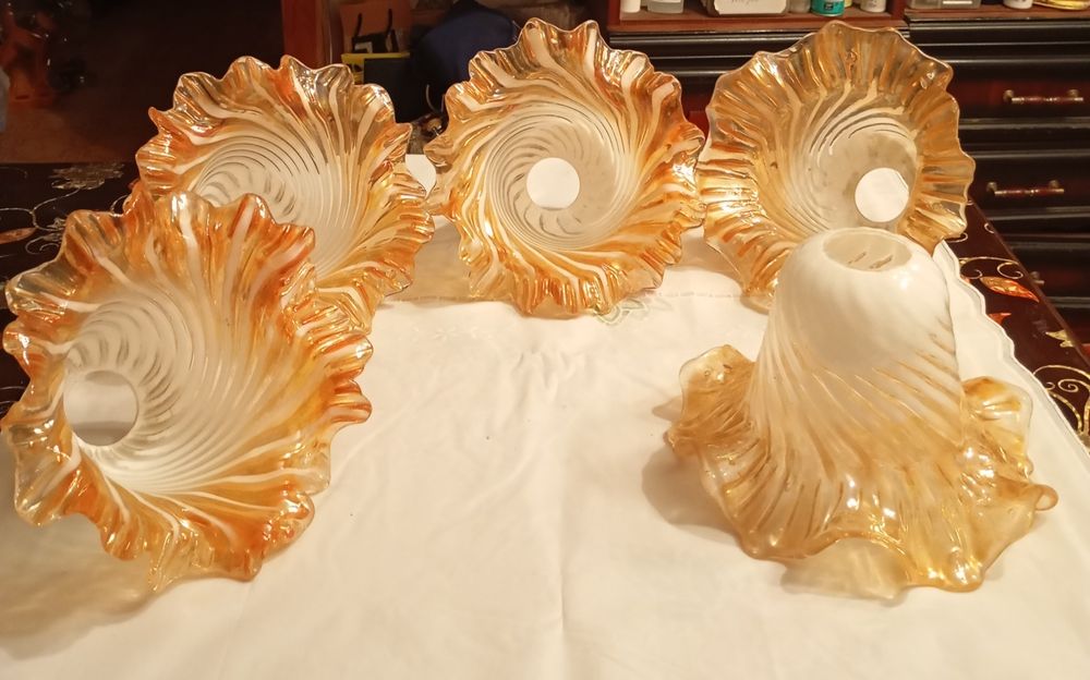 Продаю плафоны и светильник