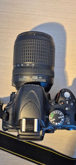 DSLR Nikon D5100 cu obiectiv Nikkor 18-140 si accesorii