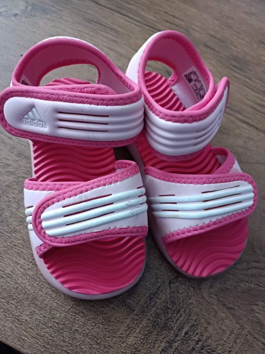 Детски сандали и маратонки Adidas за момиче