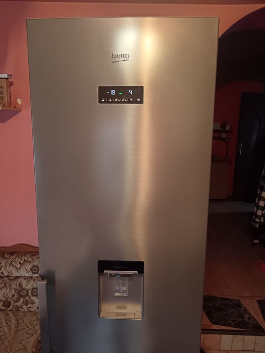 Frigider Beko defect