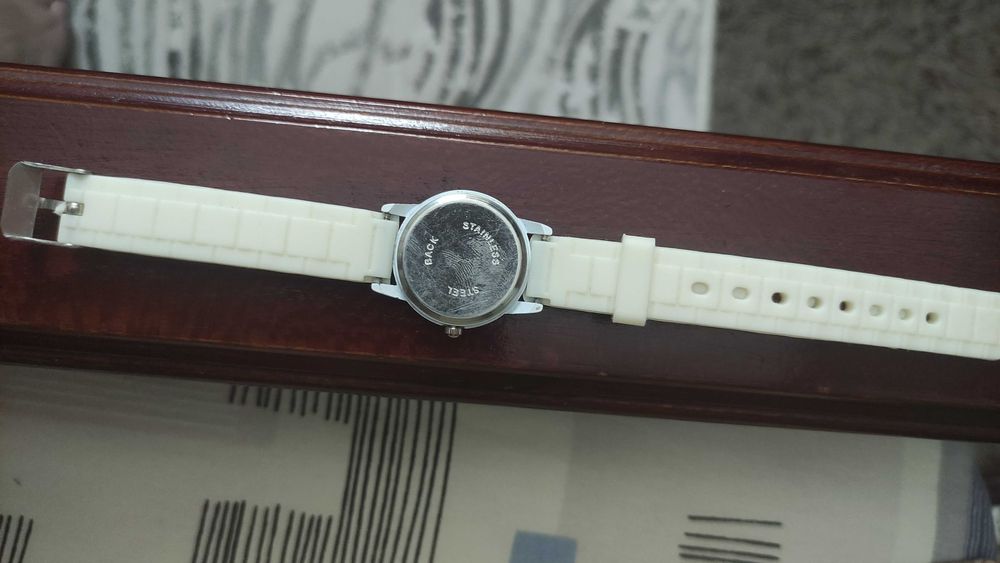 Детские часы, комплект бижутерии.