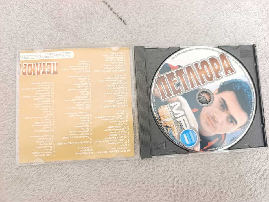 Новые аудио кассеты со студийной записью.