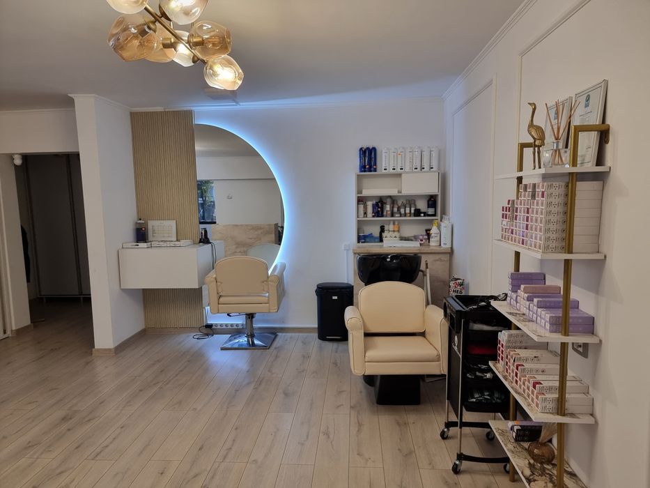 Închiriez post de lucru în salon de înfrumusețare
