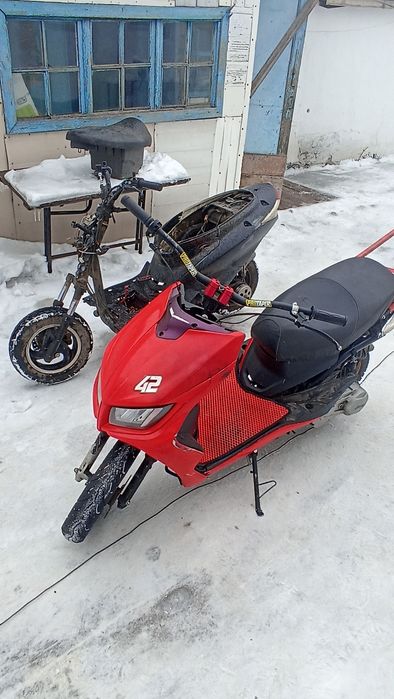 Продам мопед м8 красный