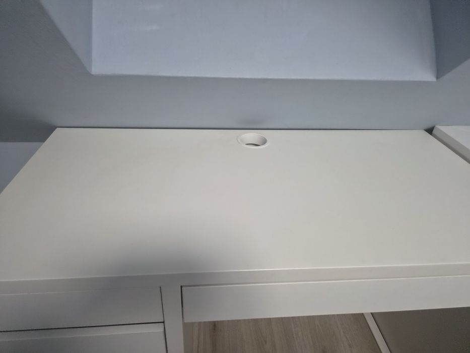 Бюро Micke, Ikea