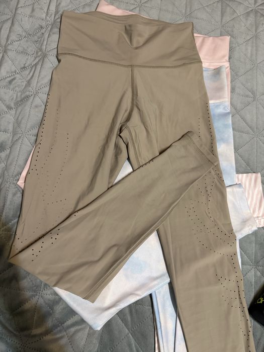 Клинове и бюстие nike/under armour