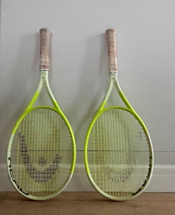 Set 2 rachete tenis Head Extreme MP 2024 mâner L4 + geanta termobag XL Head Tour