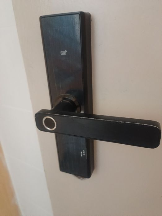 Брава - отключване с пръстов отпечатък