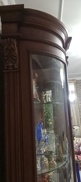 Дёшево. Шкаф-витрина