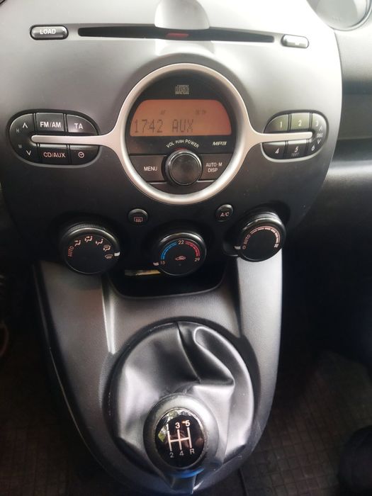 Мазда 2 много удобна и икономична за градски условия